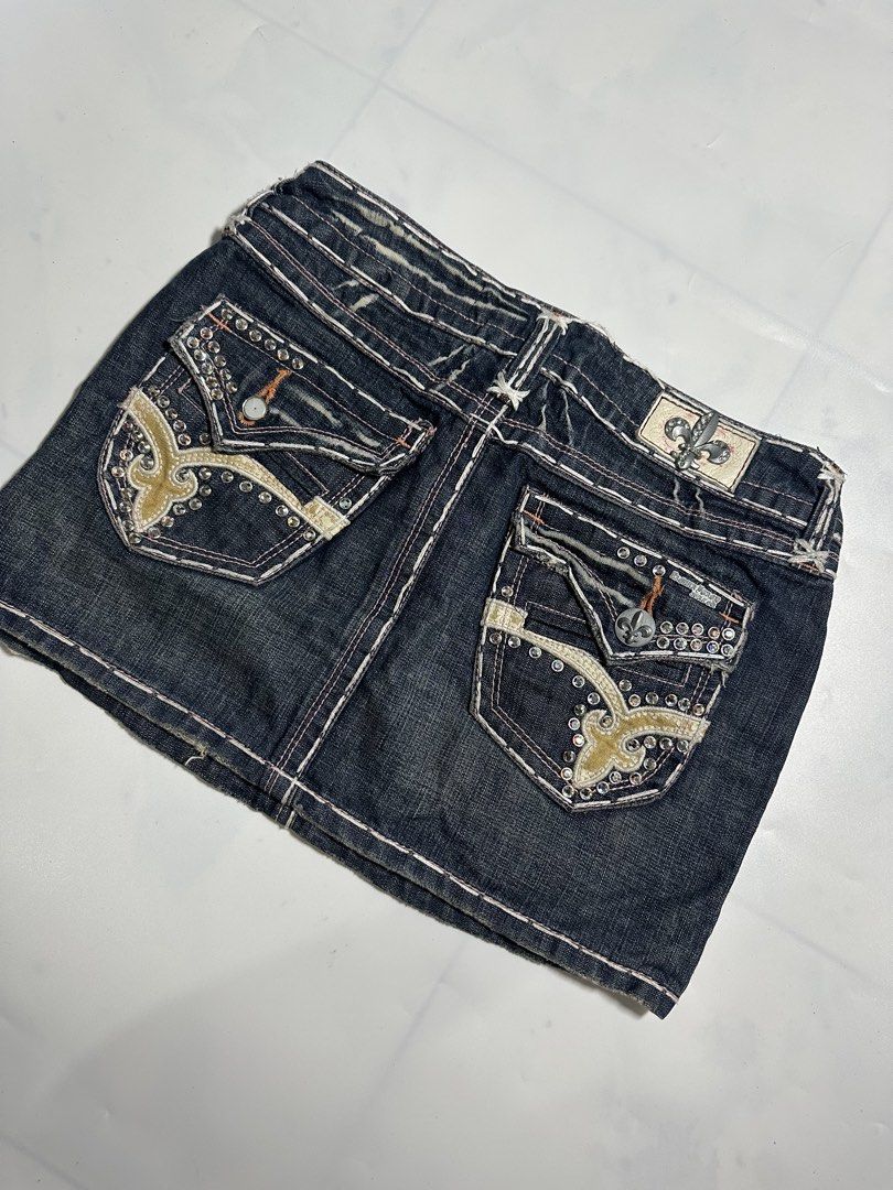 Laguna Beach y2k Denim Skirt (Category: Skirts) located in Bacolod City. Submitted by 2k.archives (Listing ID 1461752893, Image 3). Description: Excellent Size 28 - 29 No Issues.