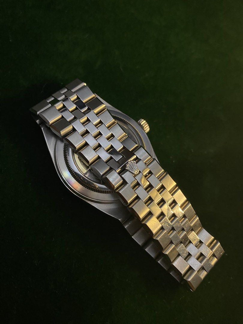 Landweller (Category: Luxury Watches) located in Pasig City. Submitted by ggc888 (Listing ID 1461736445, Image 3). Description: Price: ₱[15,000] neg A well-maintained authentic luxury timepiece with a timeless design. Perfect for collectors, daily wear, or as an investment piece. Features * Sapphire Crystal * Stainless Steel Case * Water Resistant * Original Bracelet * Fully Functional.