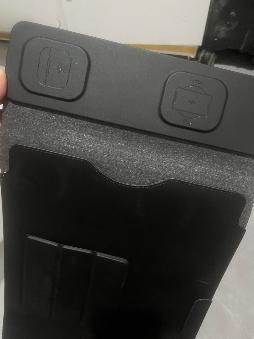 LAPTOP SLEEVE MAT W/ WIRELESS CHARGING (Category: Chargers & Cables) located in Bulacan. Submitted by jhemieee (Listing ID 1461750774, Image 3). Description: Brandnew laptop sleeve mat with charging With box/ complete set.