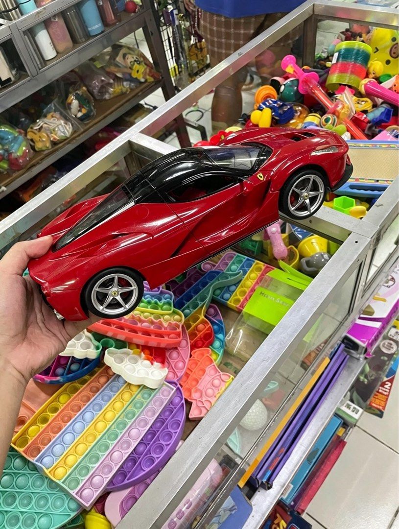Large Ferrari LaFerrari RC Model — ₱1,200 (Category: Vehicle & Diecast Models) located in Manila. Submitted by maki.findzzz (Listing ID 1461672972, Image 3). Description: 📍 Location: Quezon City, NCR 💵 Price: ₱1,200 (Open to reasonable offers) 📋 DETAILS: • Model: Ferrari LaFerrari — Licensed official replica • Scale: Large ~1:10 size — very big & premium-looking display piece! • Color: Rosso Corsa Red with black roof / black accents • Type: RC