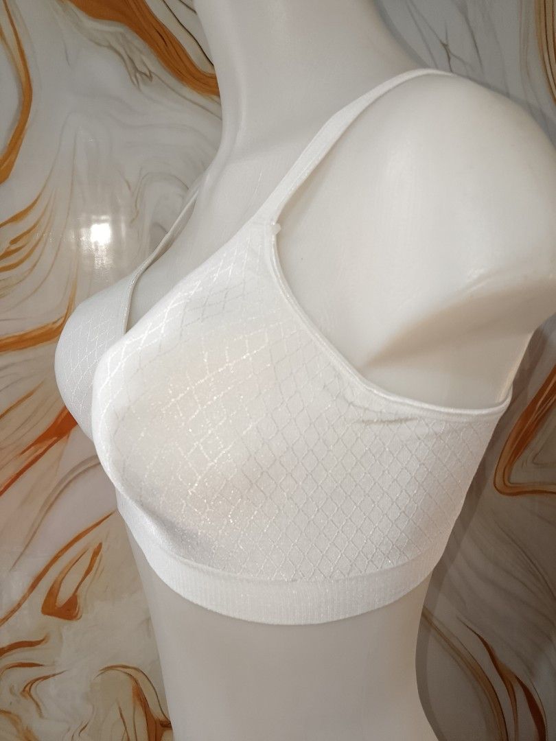 Large HANES White Comfort Bra Wireless Padded (Category: Undergarments & Loungewear) located in Manila. Submitted by truecrystal-1407 (Listing ID 1461795333, Image 2). Description: - Comfortable white seamless bra - Wireless design with light padding - Textured diamond pattern all over - Adjustable straps and hook-and-eye closure - Ideal for everyday wear - Made with soft and breathable fabric.