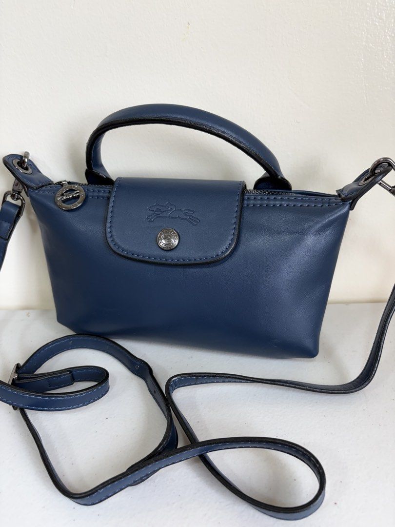 LC sling bag leather (Category: Luxury Bags & Wallets) located in Los Banos. Submitted by ditasbautista2329 (Listing ID 1461683779, Image 3). Description: Sling bag Lc Genuine leather Kasya iphone promax Supee ganda.
