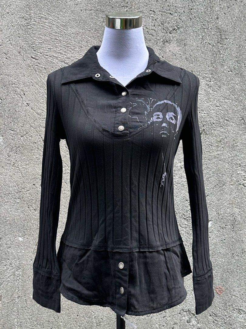 Le copine graphic y2k longeleeve top (Category: Longsleeves) located in Dasmarinas. Submitted by mesh.shop (Listing ID 1461701449, Image 2). Description: 10000/10 Luvv the designn Bust: 34-44 inches Length: 23 inches.