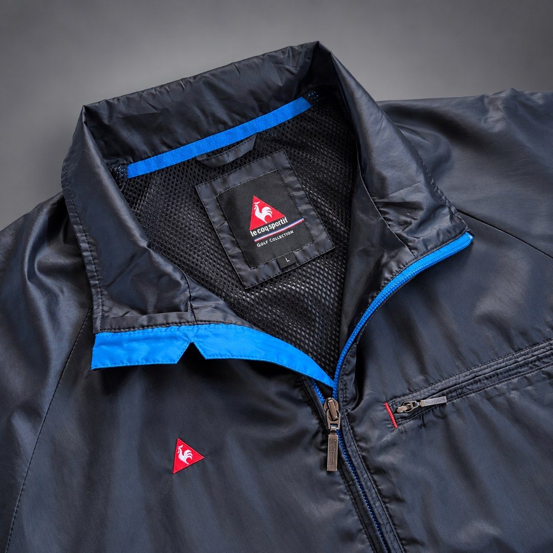LE COQ SPORTIF WINDBREAKER JACKET (Category: Coats, Jackets and Outerwear) located in Taguig. Submitted by clarrk95 (Listing ID 1461674921, Image 3). Description: Le Coq Sportif Windbraker Jacket Size: L (tag) Length: 25inches Width: 23.5inches Sleeve Length: 20.5inches PRICE: ₱450 ONLY! FLAWS: crack backprint ✅ very good condition ✅ add shipping fee ✅ ignoring LP inquiry Shipping: Lalamove | J&T | LBC Location: Taguig📍 Payment: Gcash | Bank | C
