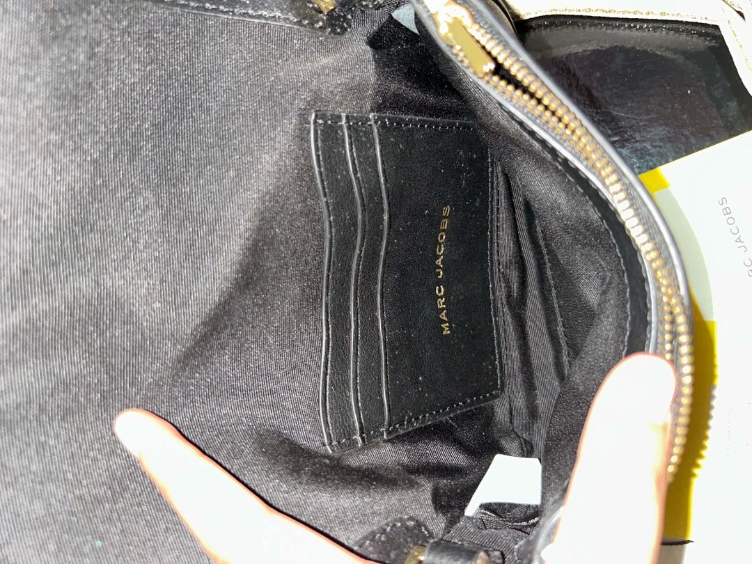 Leather JM Mini Marc Jacobs (Category: Luxury Bags & Wallets) located in Caloocan City. Submitted by rexyl__ (Listing ID 1461715889, Image 3). Description: RFS: Need Funds, Currently no work and declutters some personal items to get by. .