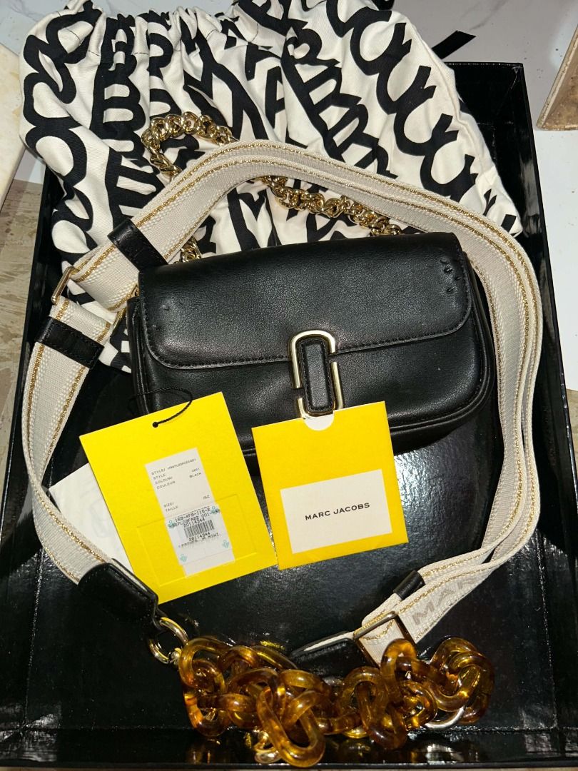 Leather JM Mini Marc Jacobs (Category: Luxury Bags & Wallets) located in Caloocan City. Submitted by rexyl__ (Listing ID 1461715889, Image 2). Description: RFS: Need Funds, Currently no work and declutters some personal items to get by. .