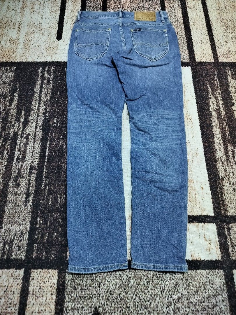 LEE 101+ Jadefusion Unisex Denim Pants (Category: Jeans) located in Taguig. Submitted by thriftybounce (Listing ID 1461624305, Image 2). Description: Size : 30 Length : 39 HEM : 6 Color Rate : 9.5/10 Issue : None.