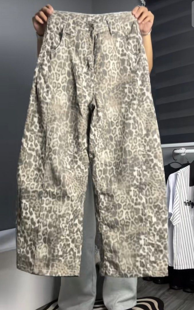 Leopard baggy pants (balloon type) (Category: Jeans) located in Laguindingan. Submitted by jingsuu22 (Listing ID 1461642942, Image 1). Description: Waist 28-30 lenght 39 leg opening 10 thigh 14 Trendy leopard print - Comfortable wide leg style - Ideal for casual outfits - Unique and eye-catching pattern - Make a statement with these pants!.