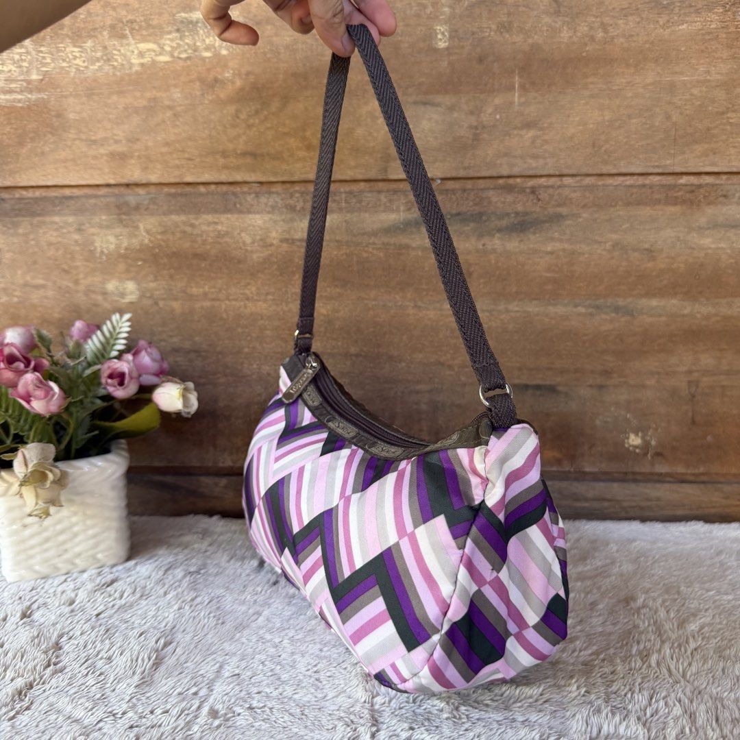 LeSportsac Nylon Mini Kili Bag (Category: Shoulder Bags) located in Tarlac. Submitted by alta.mayo (Listing ID 1461760976, Image 3). Description: • Nylon • 9.5 x 5 x 3.5 inches Guaranteed 💯% Authentic ❎ No Reservation 📌 Mop: Gcash 📌 Courier: JNT 📌 Location: Tarlac.