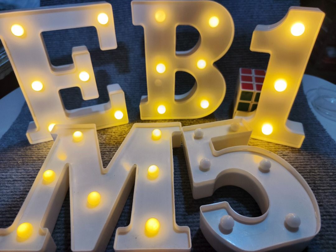 Letter and Number Lamps ( E, B, M, 1,5) (Category: Lighting) located in San Leonardo. Submitted by burgossanleonardo.12345 (Listing ID 1461710004, Image 2). Description: Take all 5 pcs numbers and letters lamp all working except number 1 No screw Batteries are not included.