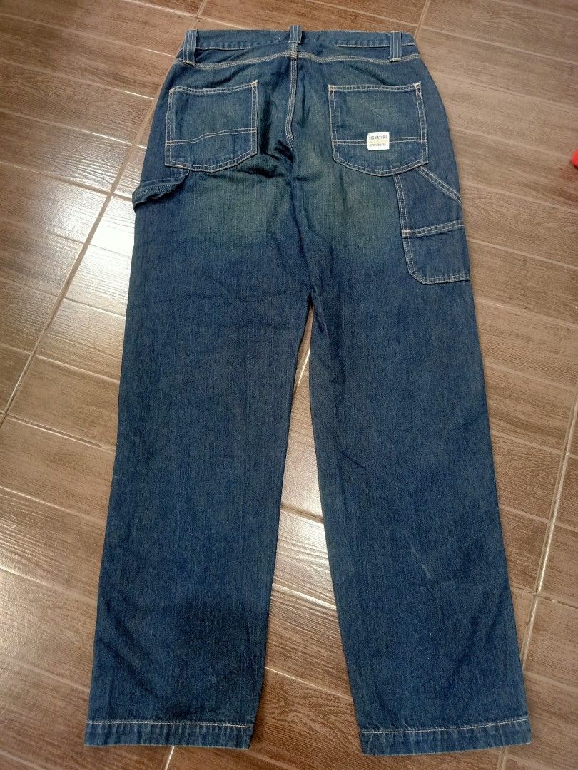 Levi's (Category: Jeans) located in Lipa City. Submitted by alpacino043 (Listing ID 1461626591, Image 3). Description: Levis Carpenter Workwear Jeans Brand: Signature by Levi's - CARPENTER (Waterless) Size on tag: W03 34 - fits 33-34 waist Color: Dark Denim Wash MEASUREMENTS (tape measured): - Waist flat: 17 inch / 34 inch paikot - Hem / Leg opening: 8.5 inch - Length: 43 inch haba - Cut: Carpenter / Wide Leg / Loose Fit Details: - Carpenter styl
