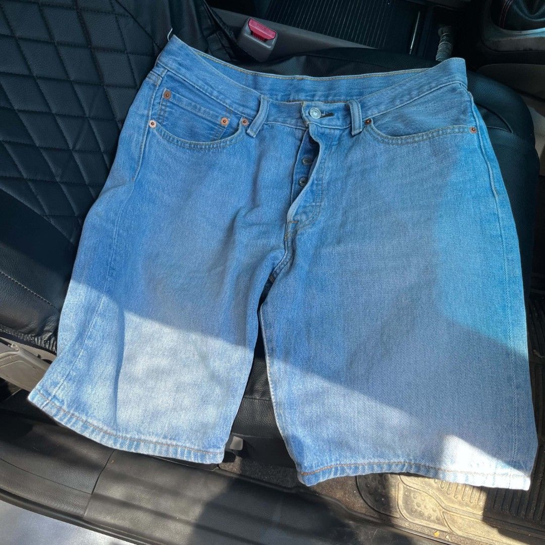 Levi's 501 Denim Short Extended Patch (Category: Shorts) located in Zamboanga. Submitted by thriftbyeems (Listing ID 1461600999, Image 3). Description: Oh, baka may naghahanap? Out kuna Levi's 501 Extended Patch Short. Size 32, andyan na details. Pass barat! Pm lang.