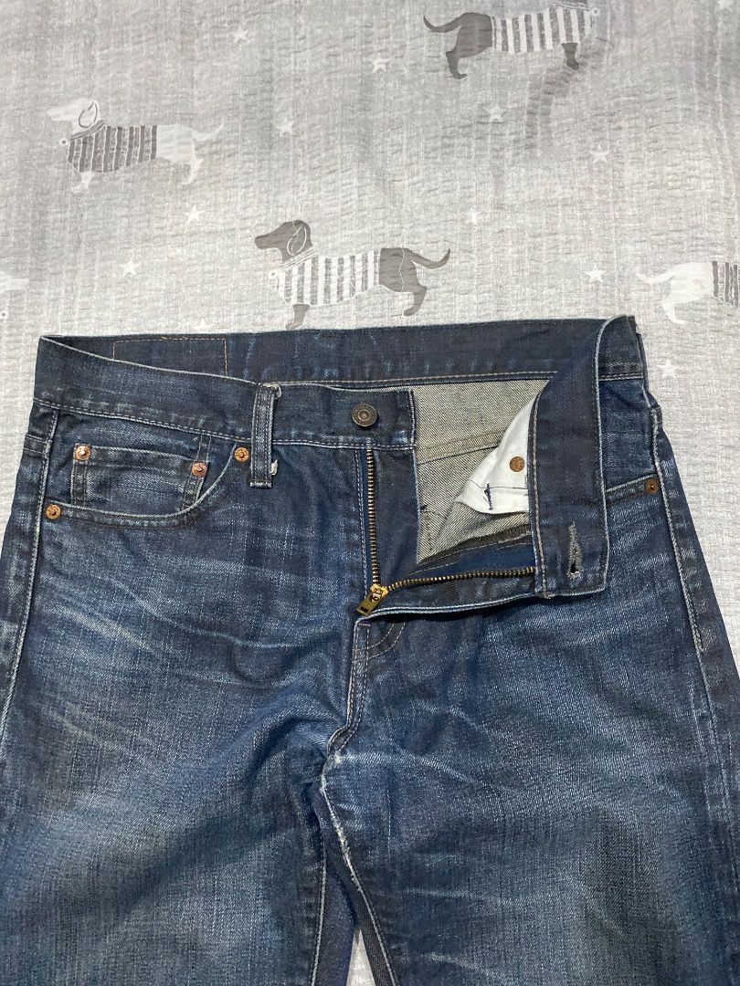 Levi's 511 Indigo Blue 32 (Category: Jeans) located in Antipolo. Submitted by bentakahitanoano (Listing ID 1461747070, Image 3). Description: The Levi's 511 Slim Fit Jeans in indigo blue feature a streamlined silhouette designed as a modern alternative to skinny jeans. They provide a lean look while remaining comfortable and flexible throughout the day The cut sits comfortably below the natural waistline and maintains a slim profile through the s