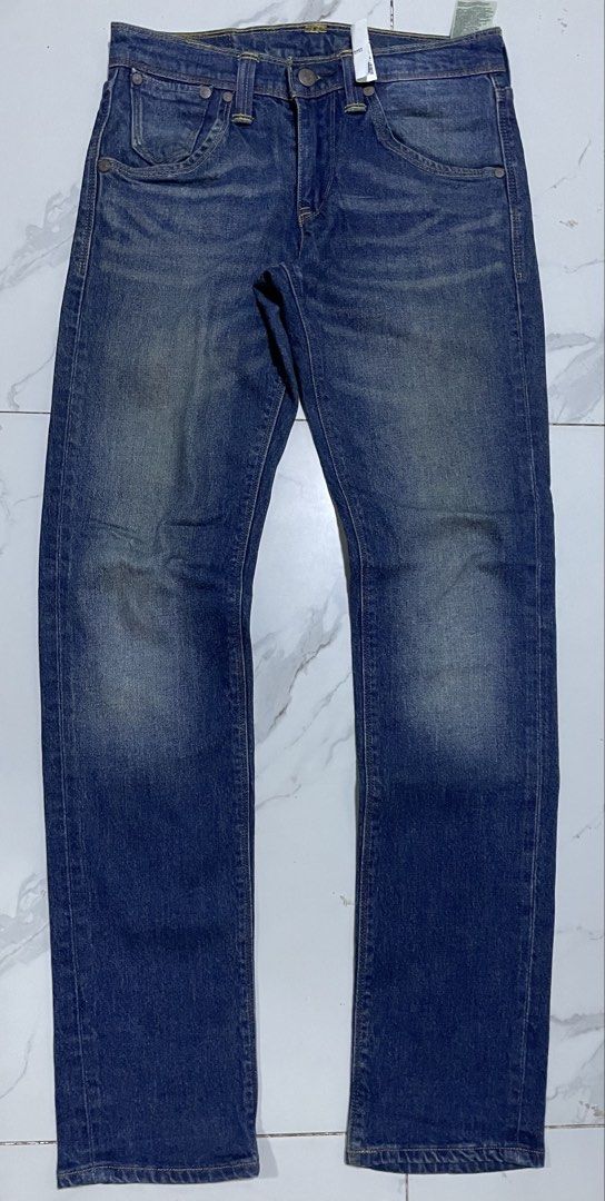 Levi's 511 Slim Fit Jeans (Category: Jeans) located in General Santos City (Dadiangas). Submitted by angelahlim122001 (Listing ID 1461675911, Image 1). Description: - Levi's 511 Slim Fit Jeans Waist 28-29 Length 39 Hips 17 Thigh 9 Leg Hole 6.5 - Color: Classic blue wash with subtle fading - Closure: Button fly - Features: Signature stitching on back pockets - Condition: Great for everyday wear, ready for a new home.