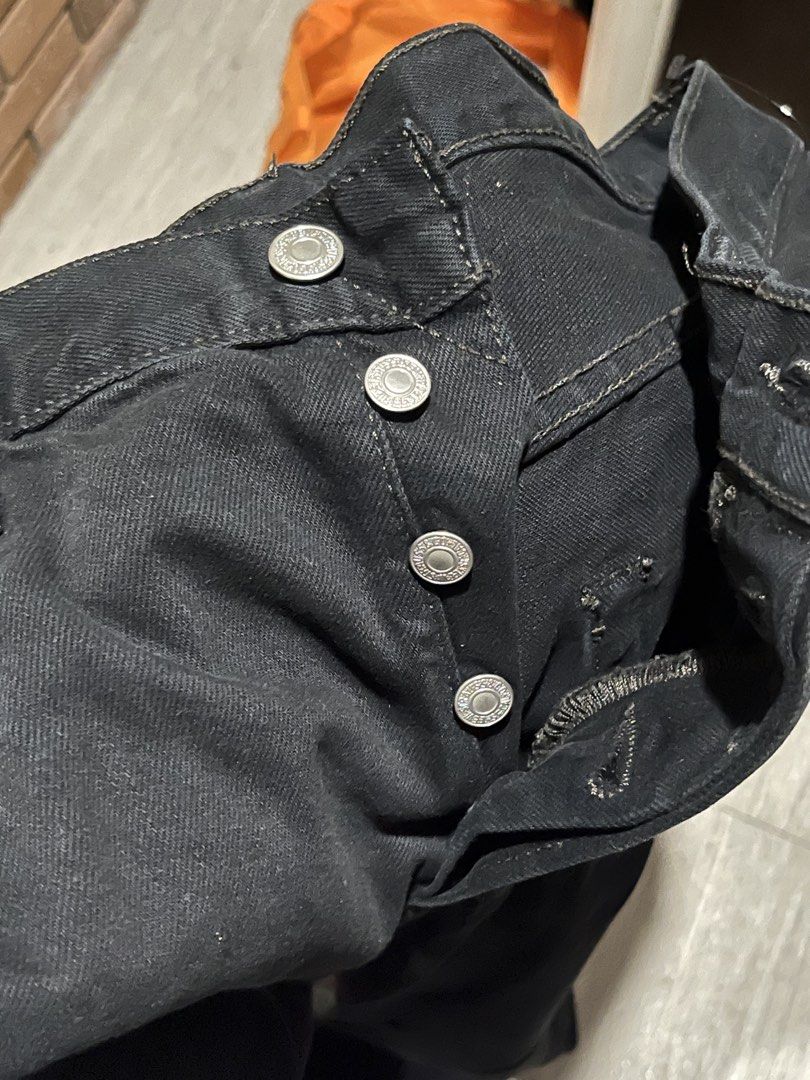 Levi’s Dark Straight Cut Jeans (Category: Jeans) located in Andop. Submitted by poesis (Listing ID 1461728968, Image 2). Description: See photos for Dimensions✅.
