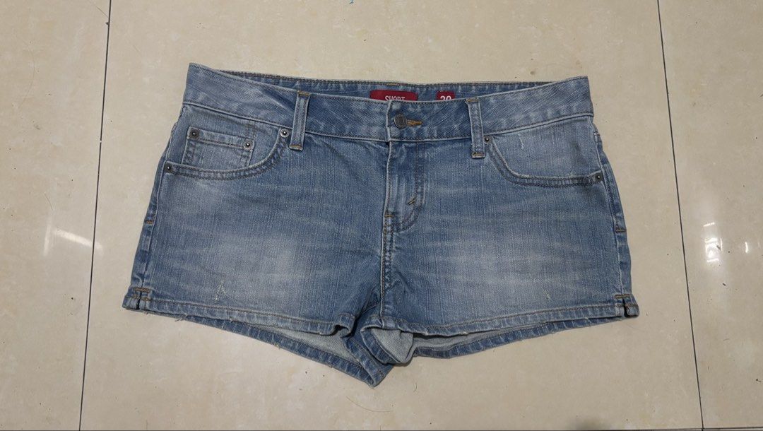 Levi's Denim Shorts Size 30 (Category: Shorts) located in Manila. Submitted by van390867 (Listing ID 1461605687, Image 1). Description: - Classic blue denim shorts by Levi's - Features iconic red tab and leather patch - Button fly closure - Size: 30 - Versatile for casual outfits.
