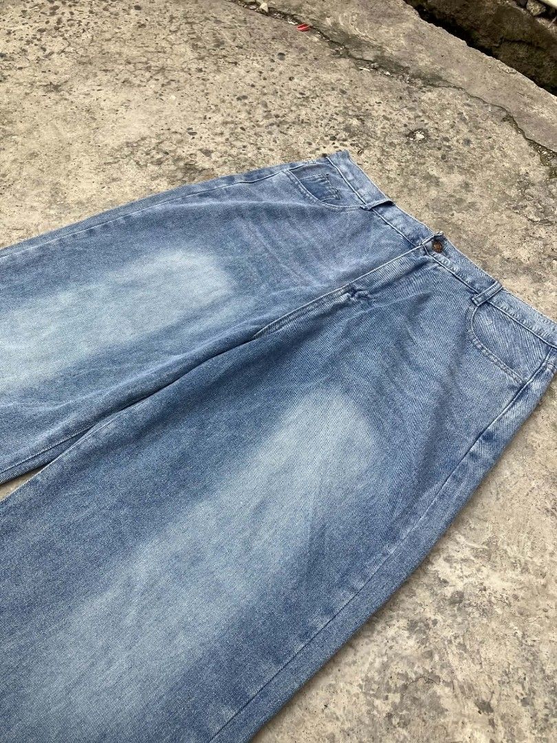 light wash baggy denim wideleg jeans (Category: Jeans) located in Manila. Submitted by flameheadcheetoz (Listing ID 1461762021, Image 2). Description: denim length 40 inch thigh 13 inch leg hole / hem 12 inch waistline 34 inch.