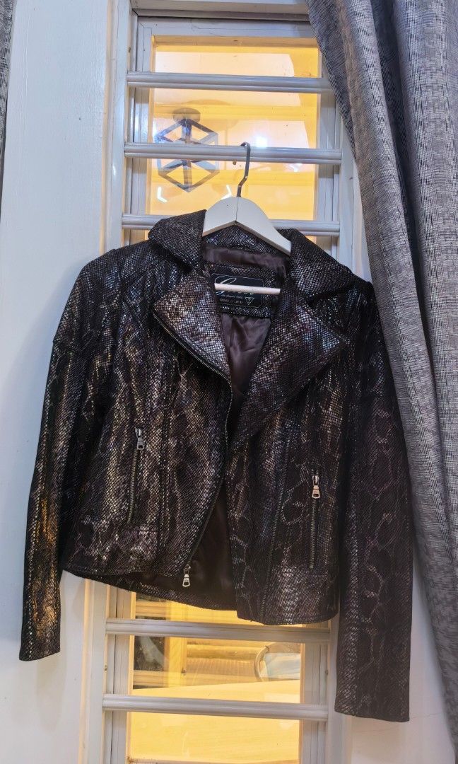 Like new Guess snake like Jacket petite (Category: Coats, Jackets and Outerwear) located in Tuguegarao City. Submitted by zenphoenix-7ad615 (Listing ID 1461604306, Image 3). Description: Like new Snake skinlike style Guess For petite to small frame Shoulder to shoulder 15 inches 21 inches length.