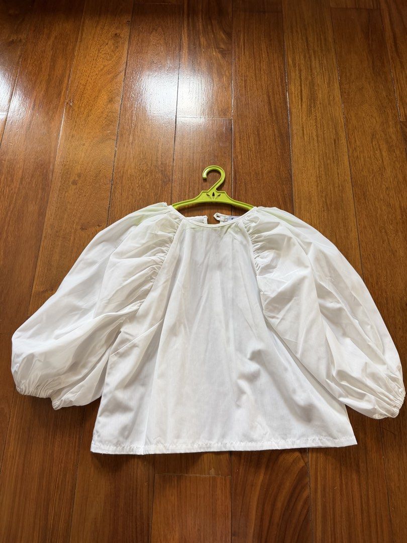 Like new tayo studio size 1 (Category: Blouses) located in Quezon City. Submitted by closet.cha (Listing ID 1461596743, Image 2). Description: Worn only 1x No flaws Fits xs-s Has a loose style Cotton fabric No return no exchange No haggle and low baller offers. No other photos or when worn for flat lays. No Meet-Ups No Cash on Delivery No Pera Padala at the moment. 🖊Please pay on time. No to joy reservers.🖊 *If no when worn photo is posted, mea