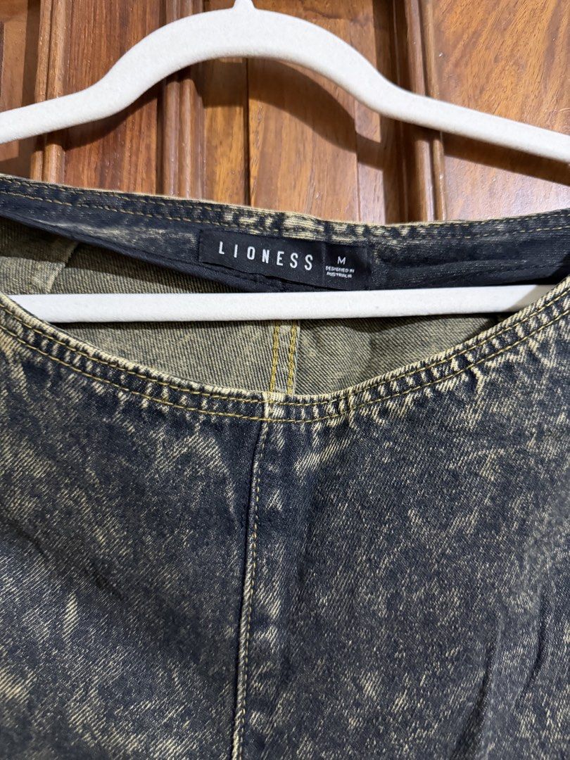 Lioness Acid wash Jeans (Category: Jeans) located in Quezon City. Submitted by latiendadejaye (Listing ID 1461680809, Image 2). Description: Purchased directly from Lioness website. No tags but never worn, only tried on. Size M on tag In very good condition MOP: BPI, Gcash, Maya RFS: cleaning out my closet.