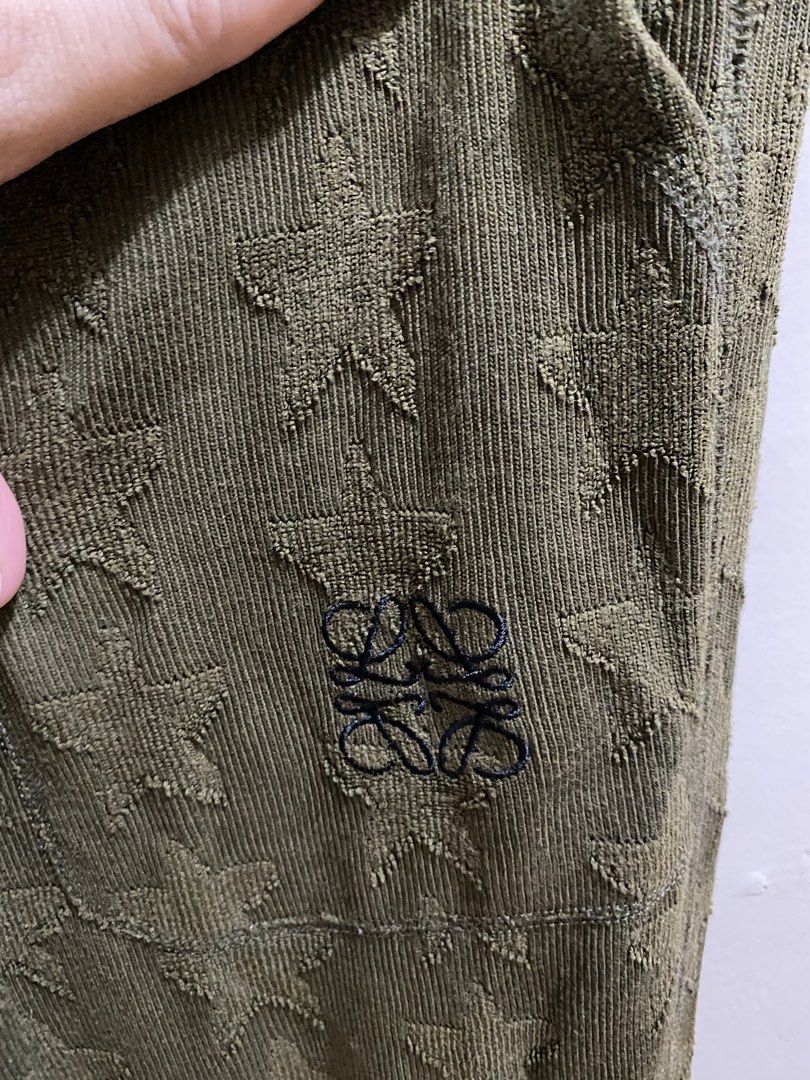 LOEWE ARMY GREEN (Category: Joggers) located in Baguio. Submitted by gama_apparel (Listing ID 1461697109, Image 2). Description: Size large Waistline 32-34 Length 39inch Colorrate 9/10 Excellent condi.