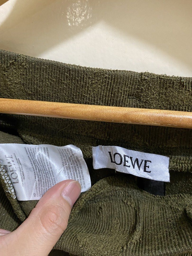 LOEWE ARMY GREEN (Category: Joggers) located in Baguio. Submitted by gama_apparel (Listing ID 1461697109, Image 3). Description: Size large Waistline 32-34 Length 39inch Colorrate 9/10 Excellent condi.