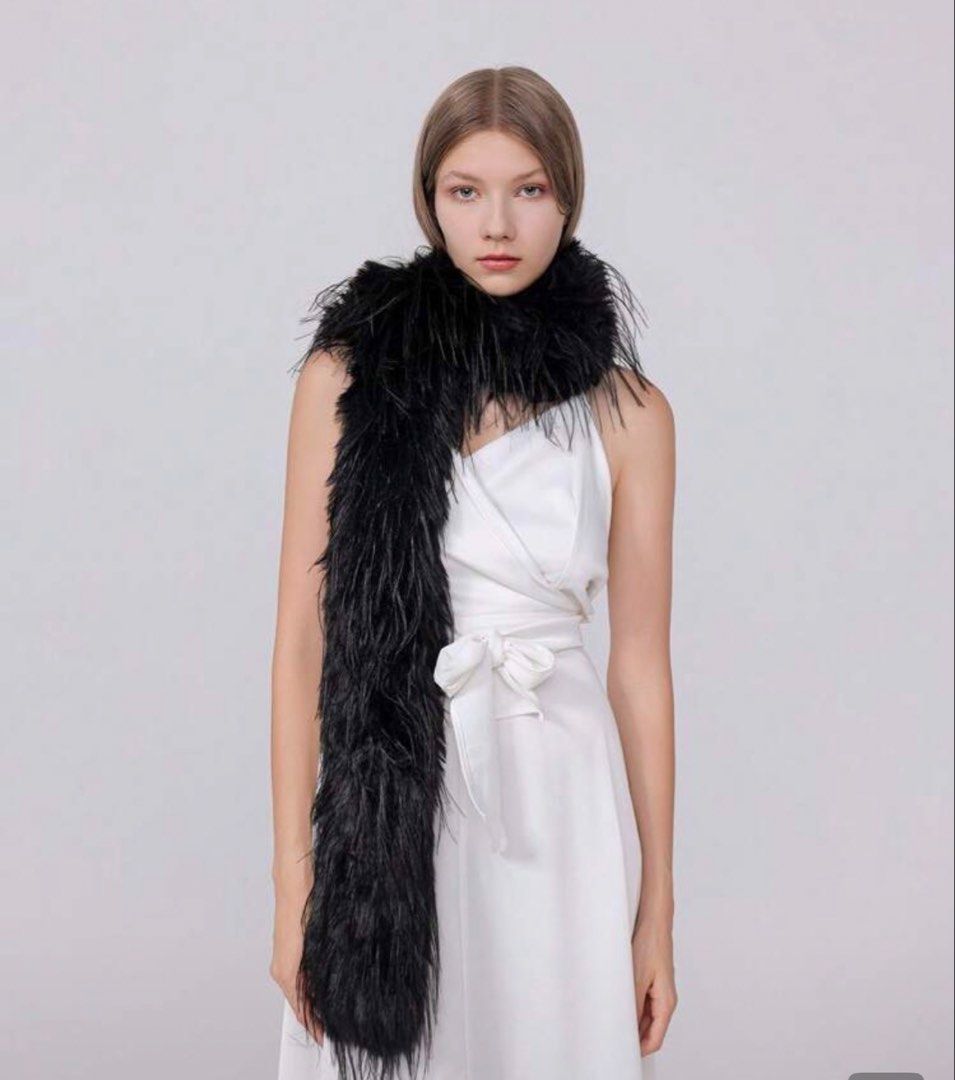 Long Fluffy Women Scarf (Category: Scarves) located in Bulacan. Submitted by ladyjagged (Listing ID 1461769276, Image 1). Description: Used once sa event. No issues. Ganda ng material ✨.