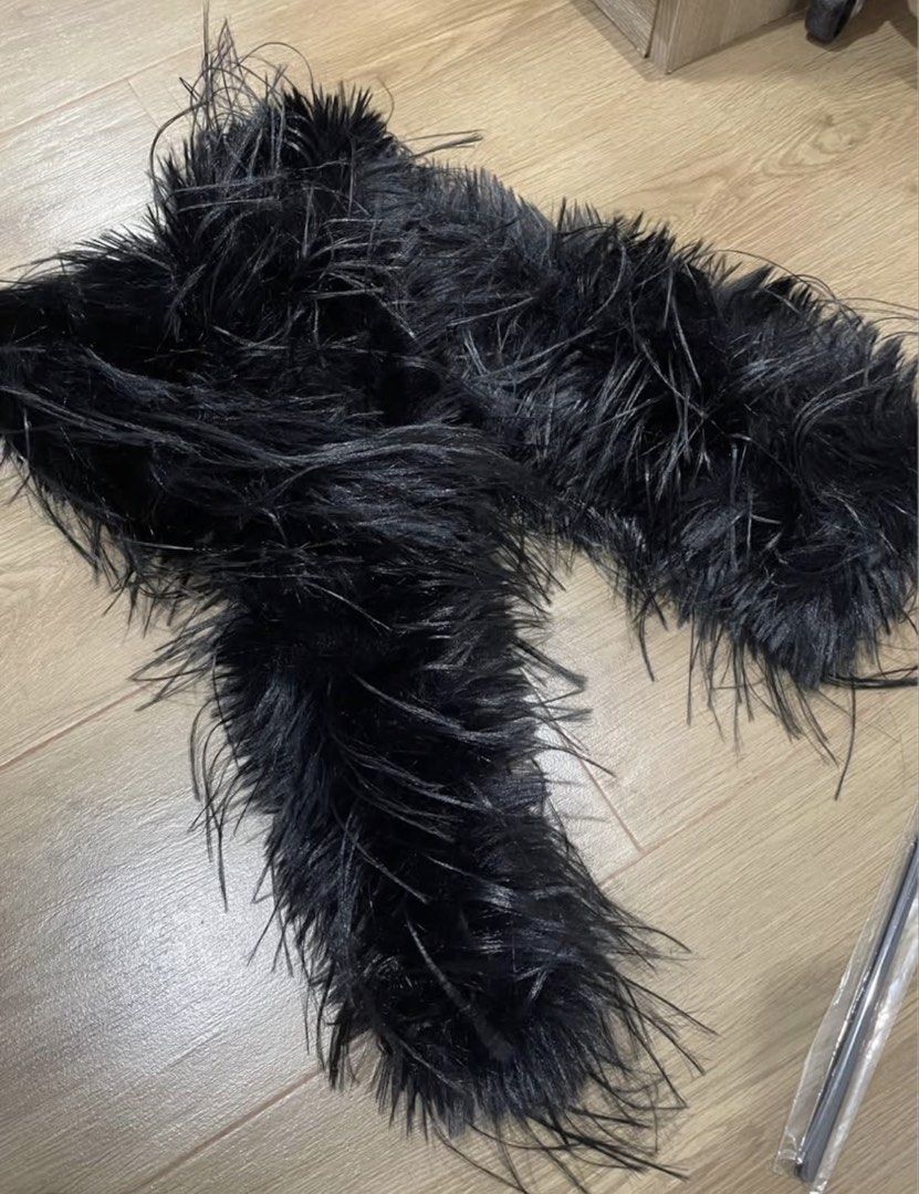 Long Fluffy Women Scarf (Category: Scarves) located in Bulacan. Submitted by ladyjagged (Listing ID 1461769276, Image 2). Description: Used once sa event. No issues. Ganda ng material ✨.
