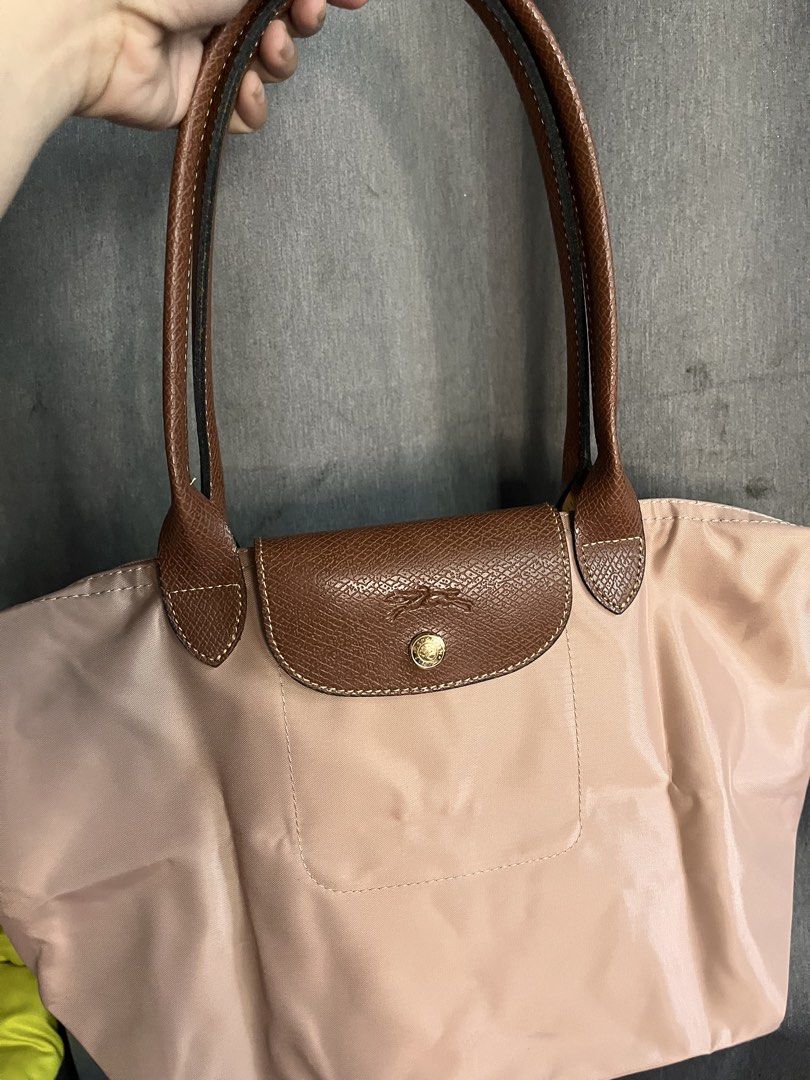 Longchamp Ltea Pink (Category: Tote Bags) located in San Jacinto. Submitted by kellysthrift_ (Listing ID 1461589489, Image 2). Description: Ltea pink long handle Longchamp.