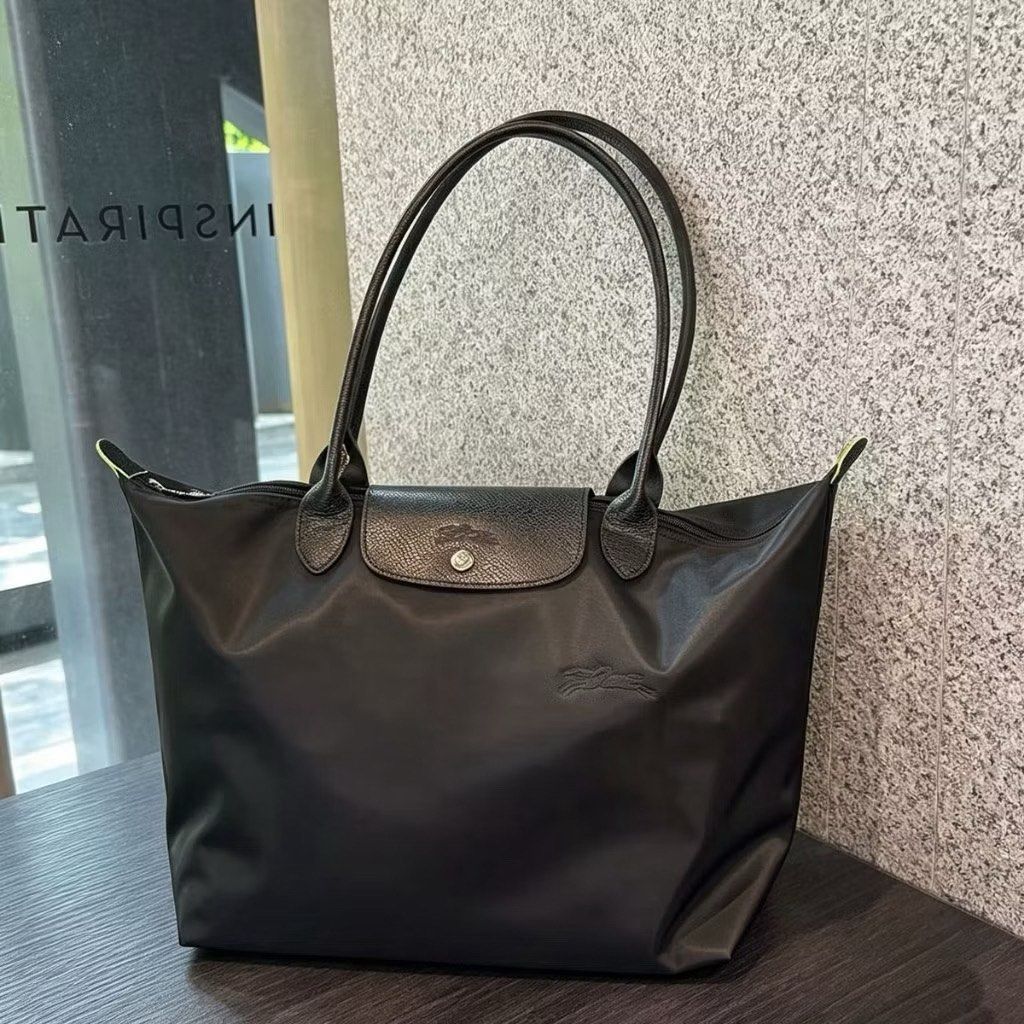 Longchamp tote large (Category: Tote Bags) located in San Jacinto. Submitted by kellysthrift_ (Listing ID 1461627408, Image 1). Description: Longchamp large all black green series longhandle totebag.
