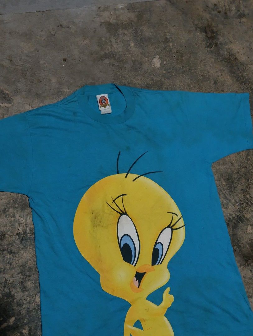 Looney tunes (Category: Formal Shirts) located in Ajuy. Submitted by aljohndalumpines88 (Listing ID 1461771120, Image 2). Description: vintage Looney tunes.