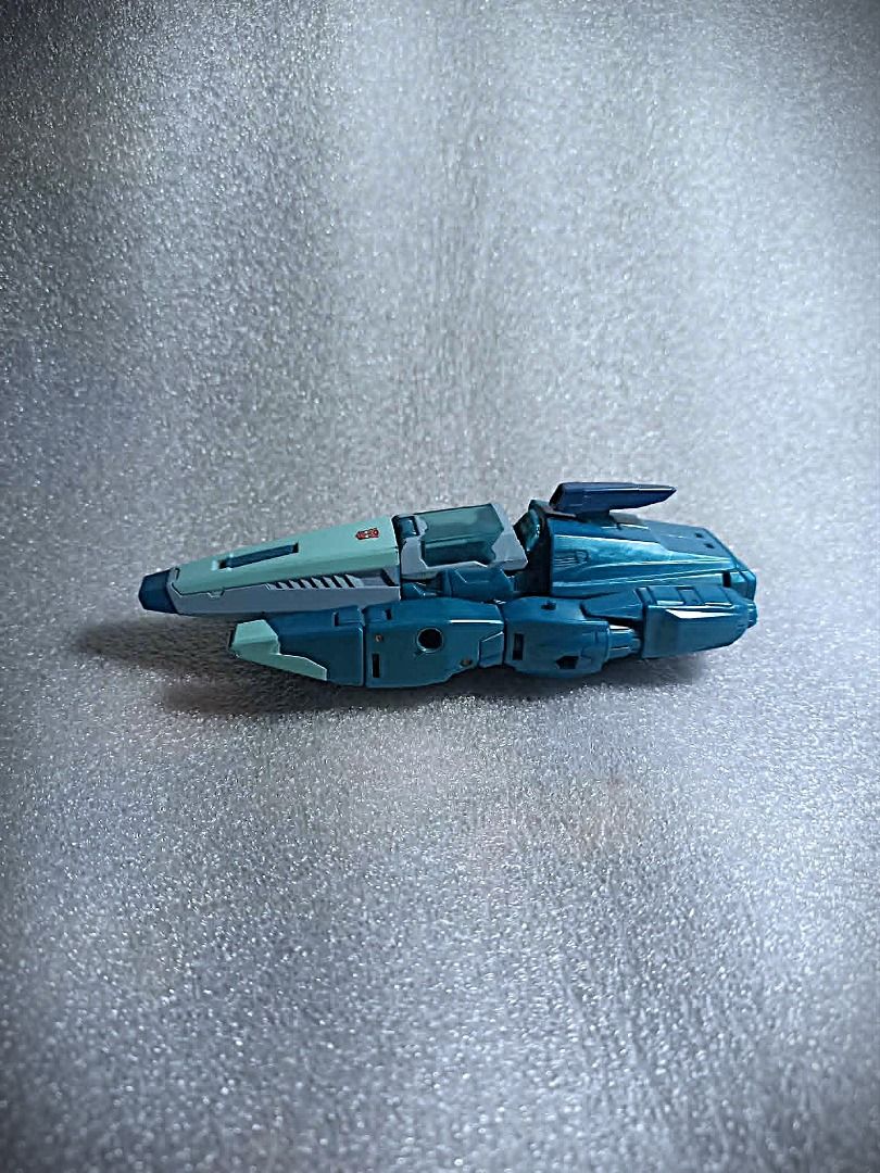 Loose Titans Return BLURR Hasbro Deluxe Class Autobot Transformers (Category: Action & Battle Toys) located in Pasay City. Submitted by Chariselyn (Listing ID 1461749959, Image 3). Description: Loose Titans Return BLURR (800+sf) Hasbro Deluxe Class Autobot Transformers Series: Transformers Generations, 2017 Scale: 6 inches Stock: 1 Condition: 9/10 Issues: 0 Accessories: complete, no manual Mode of Payment: GCash or through your rider Shipping opt