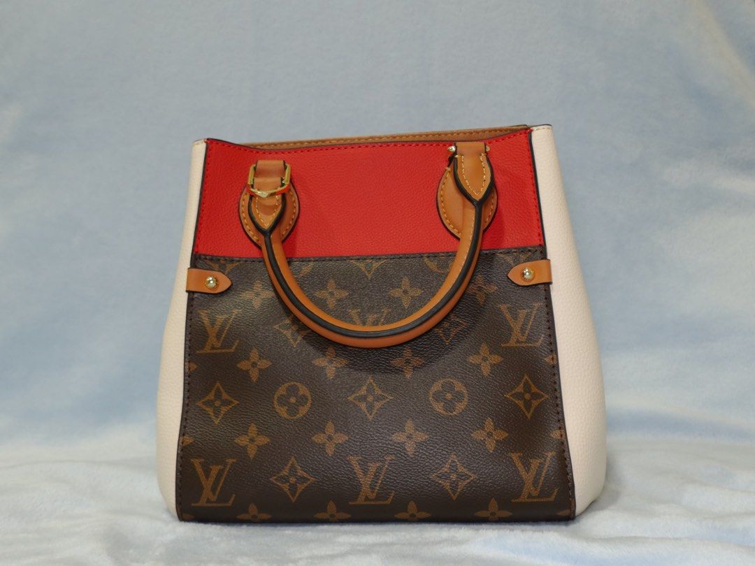 Louis Vuitton (Category: Shoulder Bags) located in Manila. Submitted by milo18.12 (Listing ID 1461574107, Image 3). Description: Sourced from South Korea.
