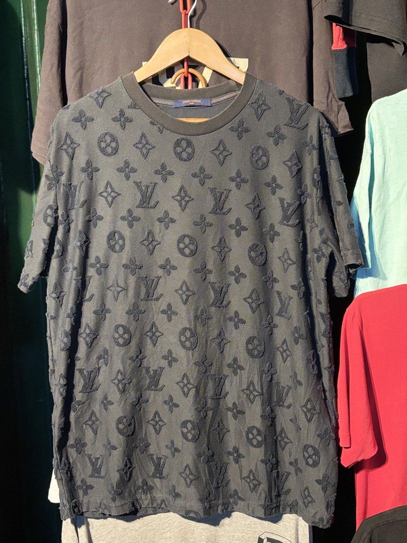 Louis Vuitton AOP carpet design (Category: Tshirts & Polo Shirts ) located in Manila. Submitted by luxstreetwearzcasual (Listing ID 1461562662, Image 1). Description: In good condition Neckline not fade goods out of the color (Natural) Size L 22x29.5.
