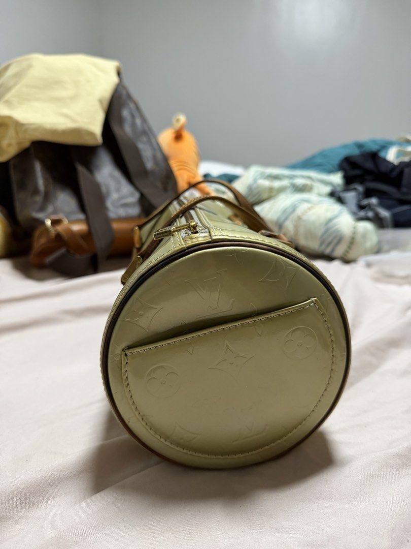Louis Vuitton Bedford Bag - Green (Category: Luxury Bags & Wallets) located in Angeles City. Submitted by lecsdeclutter (Listing ID 1461721260, Image 3). Description: Price is negotiable Thrifted from Qatar (orig price: ₱20,000) Original LV Exterior: Gold Hardware Zippers & stitches all in good condition Visible scratches & Discoloration Side pocket in tact Leather straps: slightly weathered Interior: Inner lining peeling No major damages.