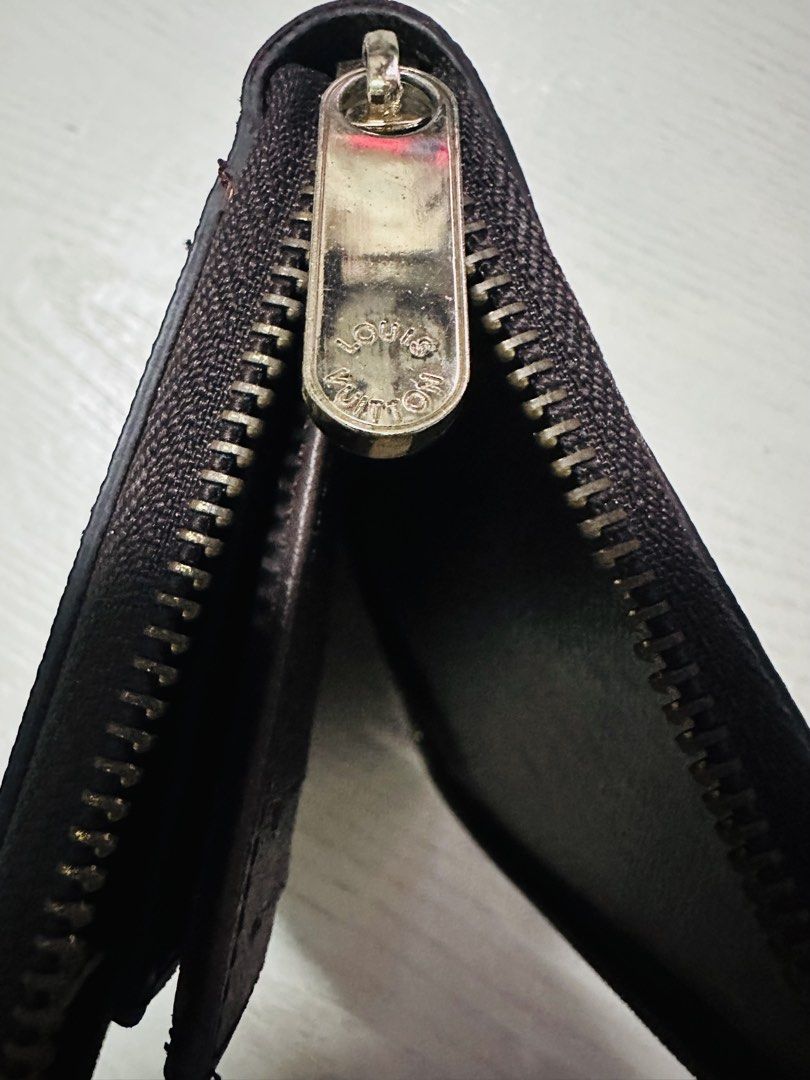 Louis Vuitton Damier Organizer Long Wallet (Category: Wallets & Card holders) located in Manila. Submitted by got_loots (Listing ID 1461699303, Image 3). Description: WTS❗️❗️❗️ Pre-Owned Louis Vuitton Damier Organizer Long Wallet Slight dirt and scuffs on the corners due to use. No other noticeable scratches or stains. No tears, peeling, or stickiness. bought from a secondhand store in Japan Main Wallet Only ₱3,000 Only.