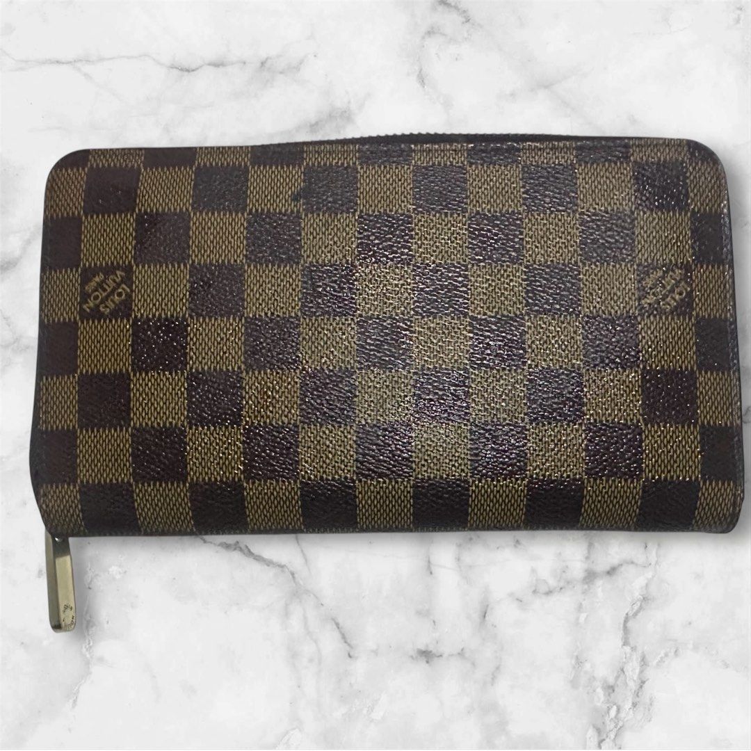 Louis Vuitton Damier Organizer Long Wallet (Category: Wallets & Card holders) located in Manila. Submitted by got_loots (Listing ID 1461699303, Image 2). Description: WTS❗️❗️❗️ Pre-Owned Louis Vuitton Damier Organizer Long Wallet Slight dirt and scuffs on the corners due to use. No other noticeable scratches or stains. No tears, peeling, or stickiness. bought from a secondhand store in Japan Main Wallet Only ₱3,000 Only.