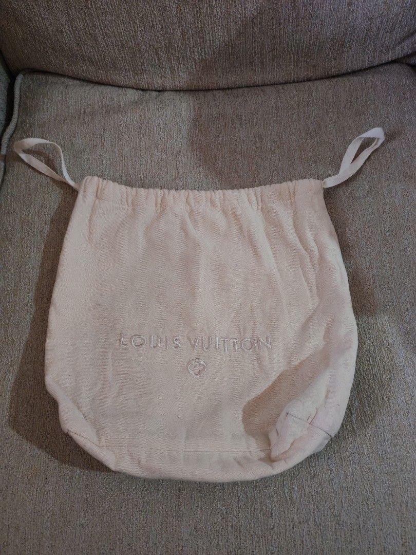 Louis Vuitton Dust Bag 11x12 (Category: Luxury Bags & Wallets) located in Davao. Submitted by athenaprelovedph (Listing ID 1461563756, Image 1). Description: Authentic Louis Vuitton dust bag Makapal - Material: 100% Cotton - Origin: India - Size: Approx. 11x 12 inches when flat - Closure: Drawstring .