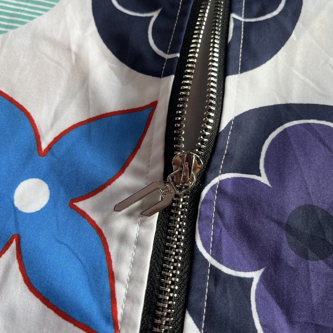 Louis Vuitton Jumbo Monogram Capsule (Category: Coats, Jackets and Outerwear) located in Iloilo. Submitted by 4slugtoslum (Listing ID 1461739977, Image 3). Description: ITEM NAME: Louis Vuitton Jumbo Monogram Capsule OFF/FAKE SIZE: SMALL CONDITION: EXCELLENT MEASUREMENT: 21W/25L ISSUE : CUT WASH TAG M- ₱750📩 PM FOR MORE DETAILS ✨.