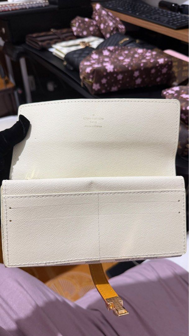 Louis Vuitton Long Wallet (Category: Luxury Bags & Wallets) located in Makati City. Submitted by shopchaze (Listing ID 1461692891, Image 2). Description: ✨ Details: * Louis Vuitton * White/Grey Damier pattern * Comes with original box * Comes with authenticity card * Good condition * Classic and elegant design * Perfect for everyday use or special occasions 📦 Inclusions: Bag + Box + Authenticity Card 💸 MODE OF PAYMENT * BPI * MariBank * GCash *