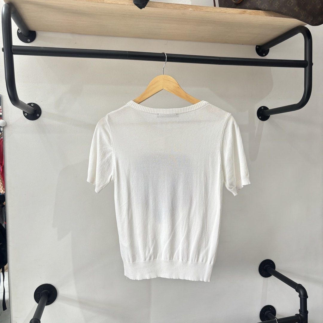 Louis Vuitton Made knitted top (Category: Shirts) located in Bambang. Submitted by heats777 (Listing ID 1461673262, Image 3). Description: Excellent condition No issue Best fit to small-medium.