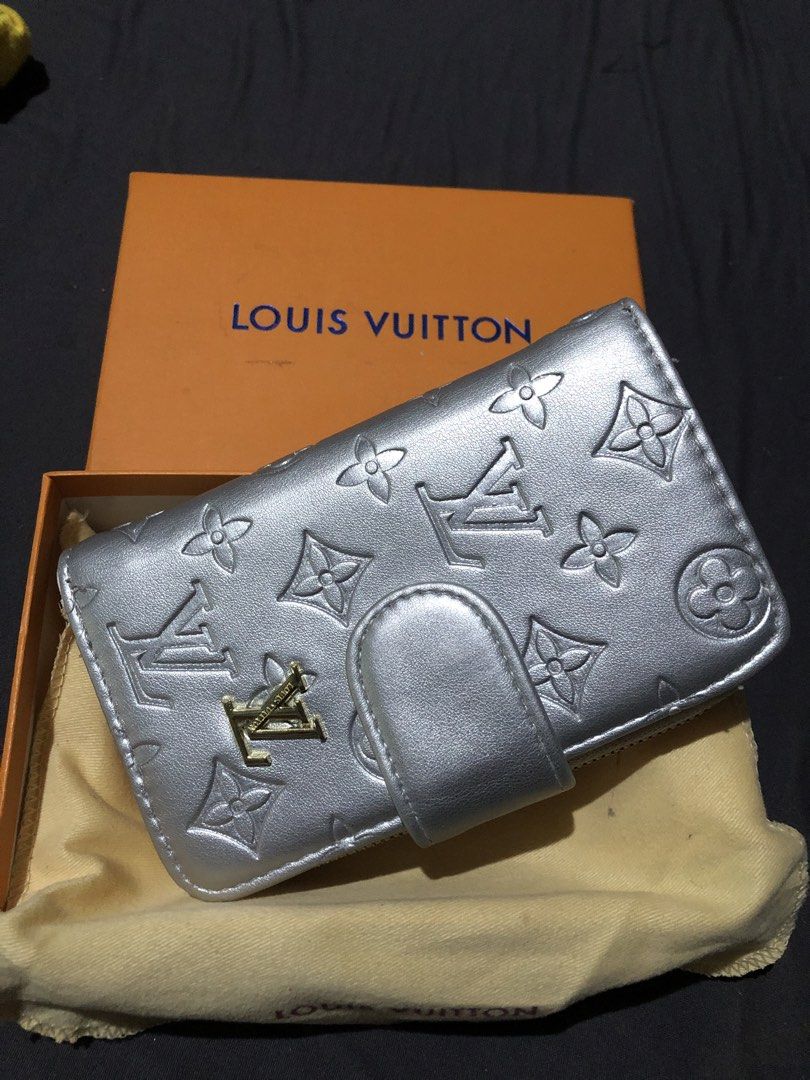 Louis Vuitton Silver Wallet (Category: Wallets & Card holders) located in Cagayan de Oro. Submitted by itzme_cing (Listing ID 1461713663, Image 1). Description: Class A.