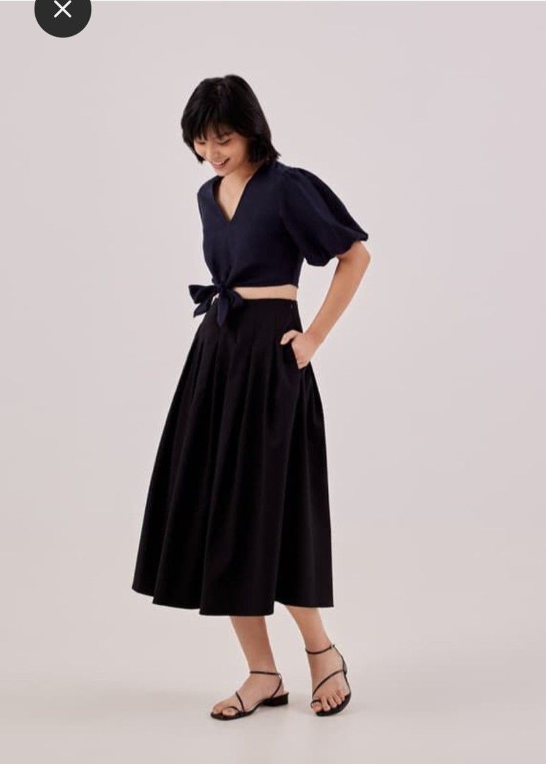 Love Bonito Jaelyn Linen Front Tie Top (Category: Others Tops) located in Manaoag. Submitted by dressupdear (Listing ID 1461687286, Image 2). Description: Large on tag Back Zipper It's my mom's. She used it once..