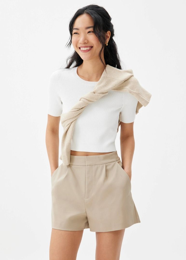 Love Bonito Willow Classic Tailored Shorts (Category: Shorts) located in Pasig City. Submitted by cp_sells (Listing ID 1461673674, Image 2). Description: Size: 26 Color: Clay Condition: Like New RFS: Decluttering.