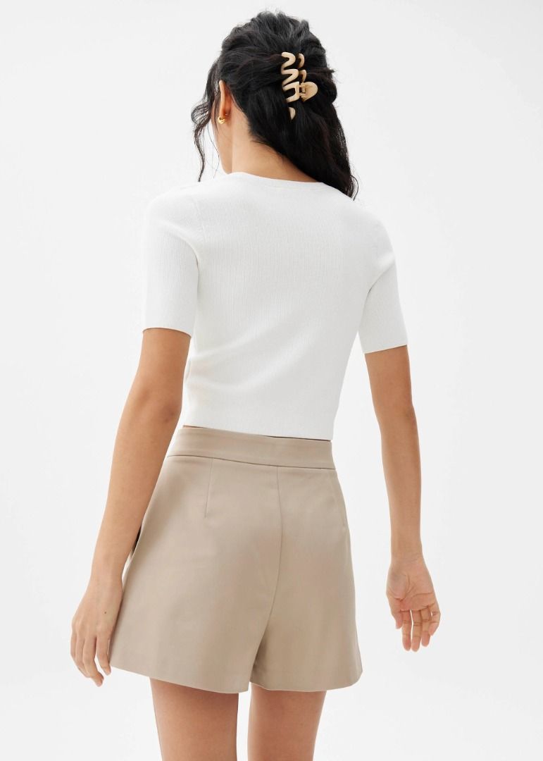Love Bonito Willow Classic Tailored Shorts (Category: Shorts) located in Pasig City. Submitted by cp_sells (Listing ID 1461673674, Image 3). Description: Size: 26 Color: Clay Condition: Like New RFS: Decluttering.