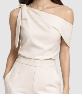 Lovito Bow Top (Category: Others Tops) located in Bulacan. Submitted by cheskadelacruz15 (Listing ID 1461642781, Image 1). Description: Lovito used once s-m meet up or ship via j&t.