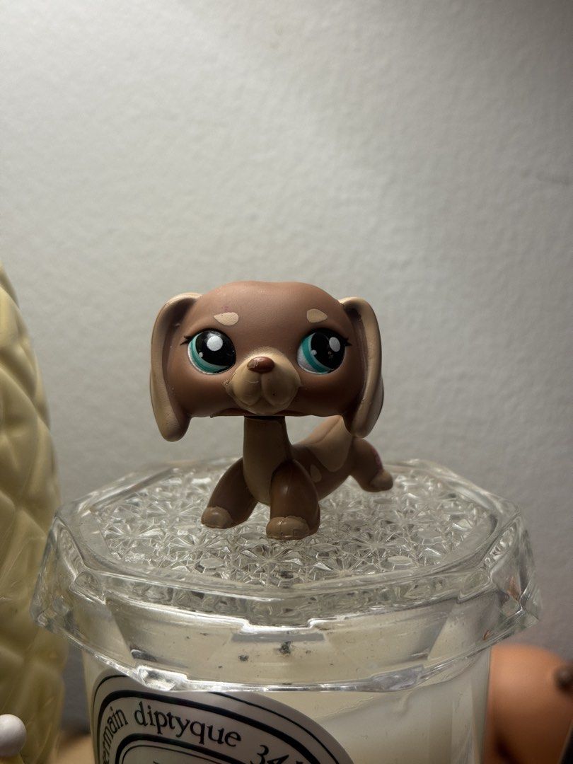 LPS Dachshund #1751 for trade (Category: Figurines & Statues) located in Manila. Submitted by shrimpdaddy77 (Listing ID 1461665351, Image 2). Description: Preferably trading for the valentine dox, however im open to other offers For trade only, please look at all pics before dming.