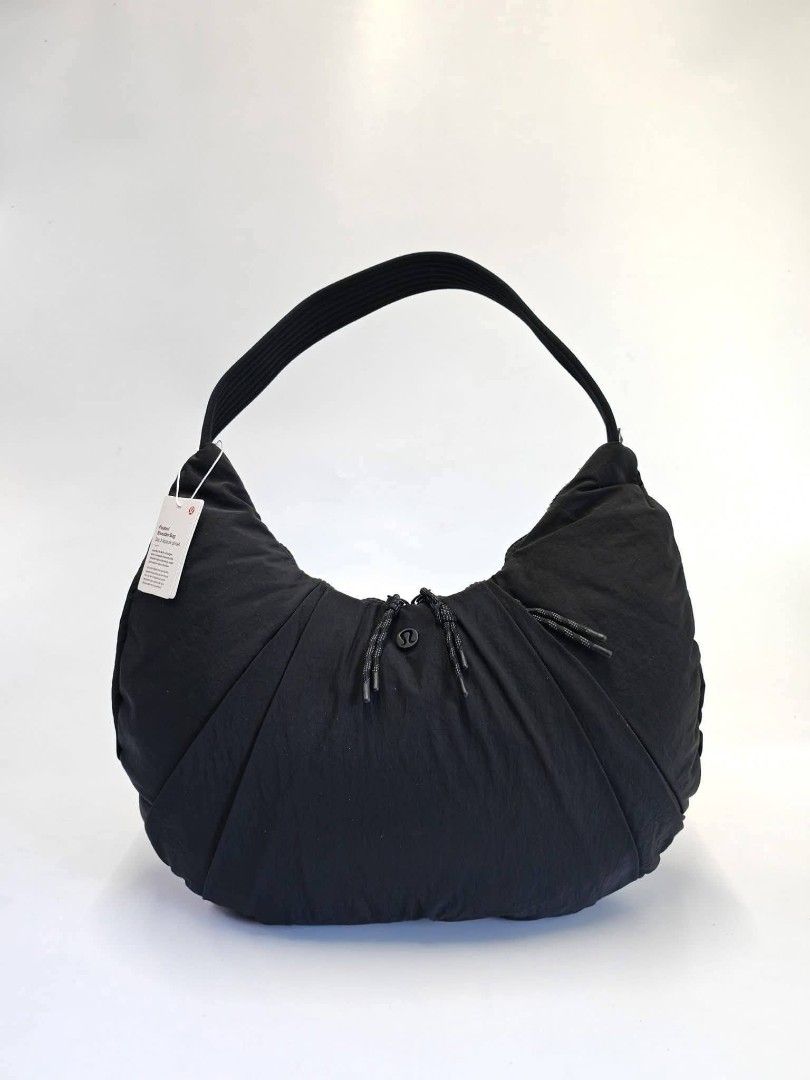 LULULEMON 🍋 Pleated shoulderbag medium (Category: Tote Bags) located in Quezon City. Submitted by elegantephbycharlie (Listing ID 1461769766, Image 2). Description: .