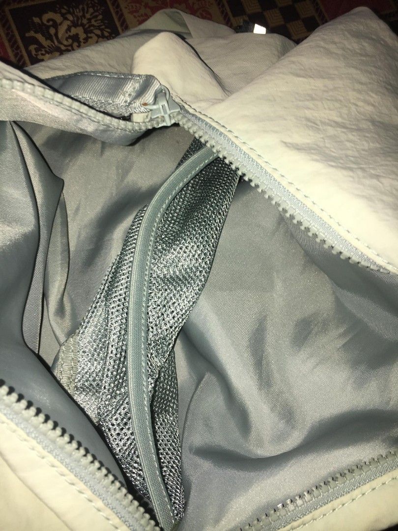 lululemon Fast Track Bag 2.0 (Category: Backpacks) located in Quezon City. Submitted by thriftyzx (Listing ID 1461753484, Image 3). Description: lululemon Fast Track Bag 2.0 Condition: 9/10 Slightly Fading yung color pero di naman halata 1299 Freeshipping Location: QC.