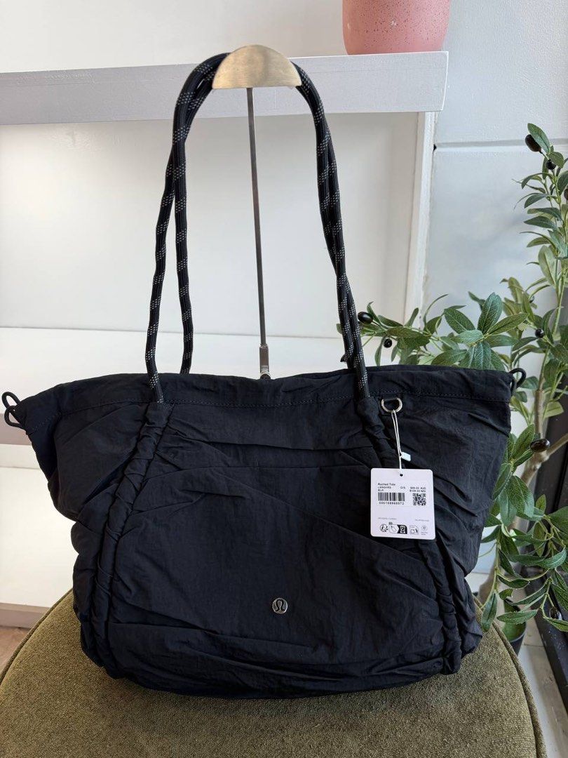 Lululemon Ruched Tote Bag 24L (Category: Shoulder Bags) located in Binan City. Submitted by pinkykeenshop (Listing ID 1461758876, Image 1). Description: .